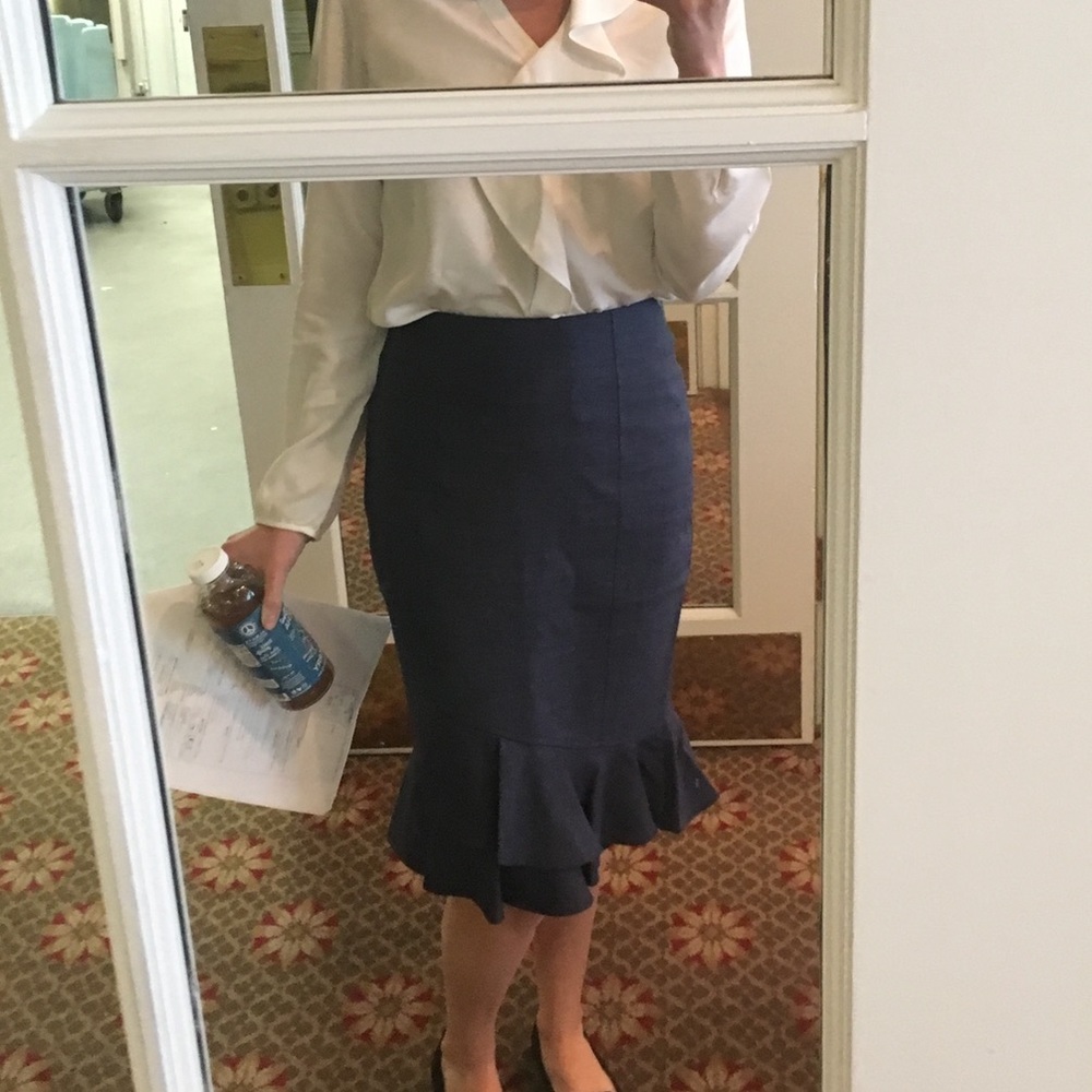 Banana republic  pencil skirt with flare navy